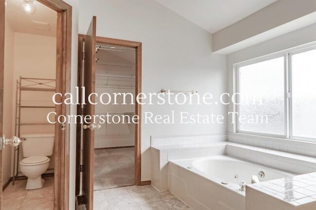 Building Photo - 630 Fernglen Ct