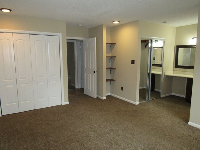 Building Photo - 3 BR 2 BA Hunters Creek