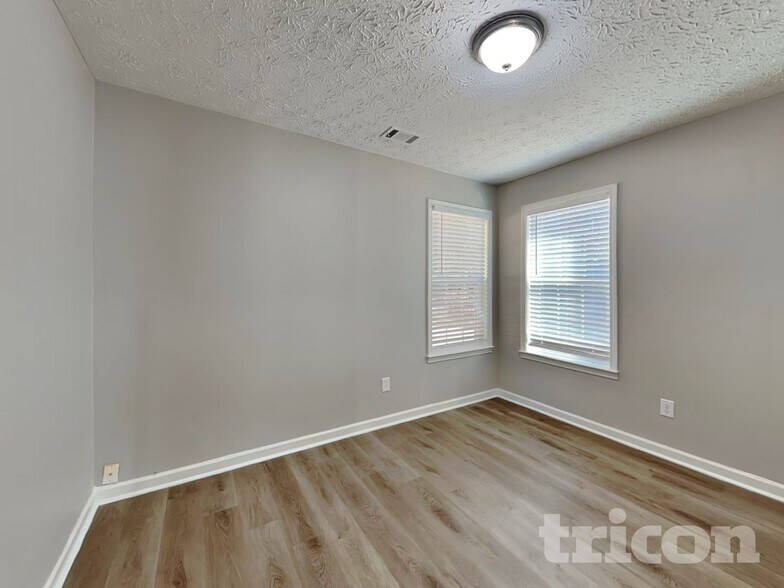 Building Photo - 30 Somerset Ct