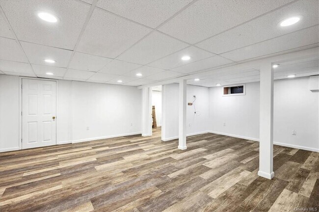 Building Photo - 112 Old Mountain Rd