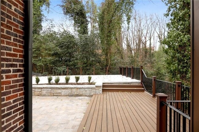 Building Photo - 1309 Stillwood Dr NE
