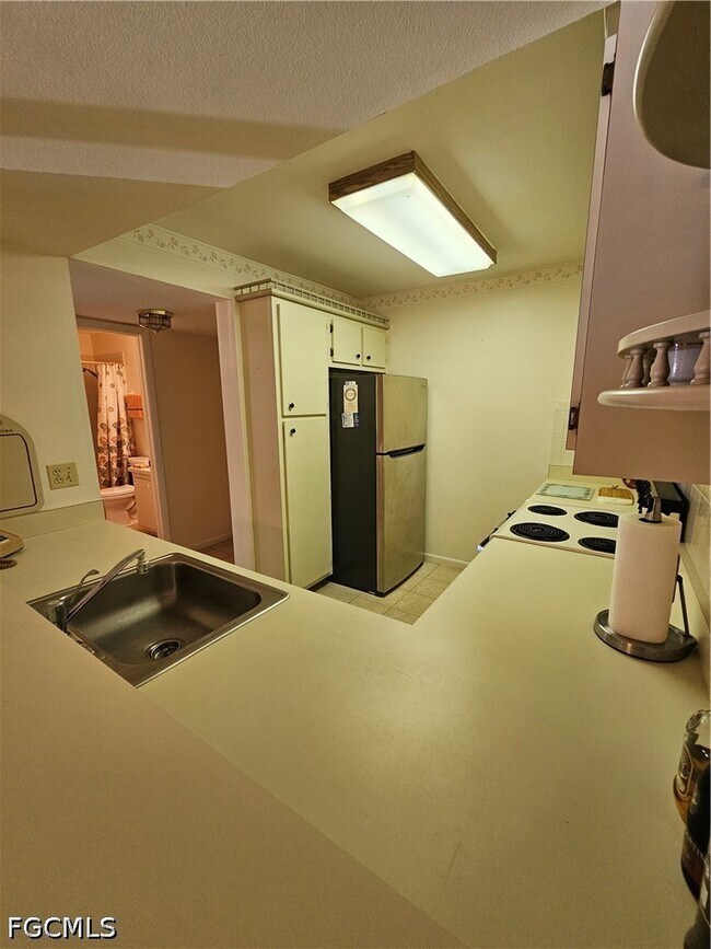 Building Photo - 14831 Summerlin Woods Dr