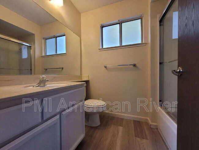 Building Photo - 9138 Nasreen Dr