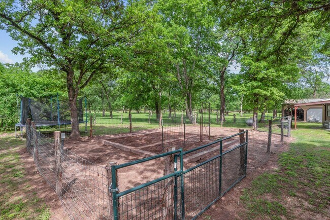 Building Photo - Extensively renovated 4bed,2bath farmhouse on 17 acres!!