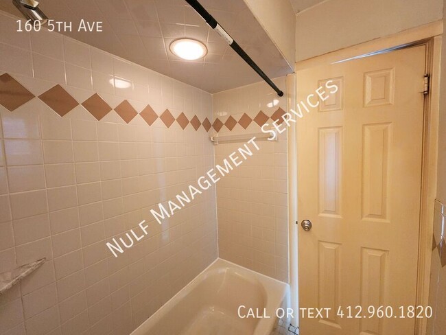 Building Photo - 160 5th Ave