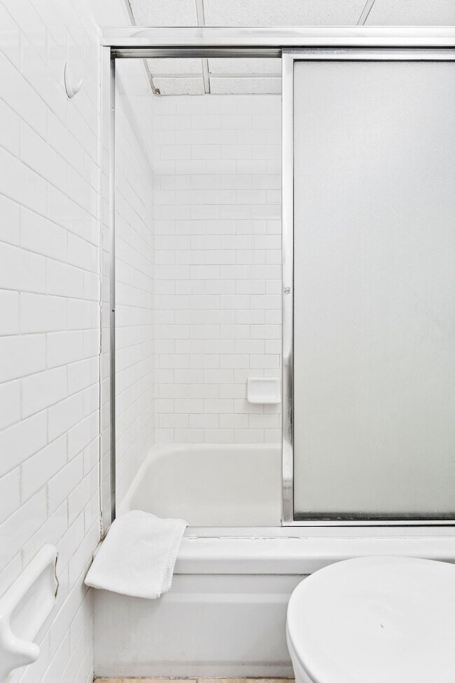 Building Photo - 60-62 Boylston Street-SI ID1240414P