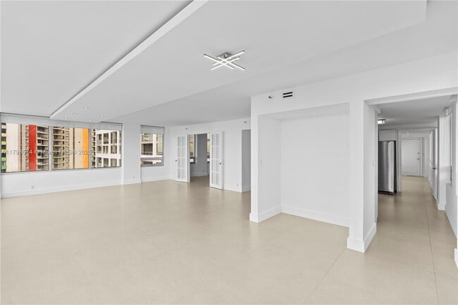Building Photo - 1541 Brickell Ave