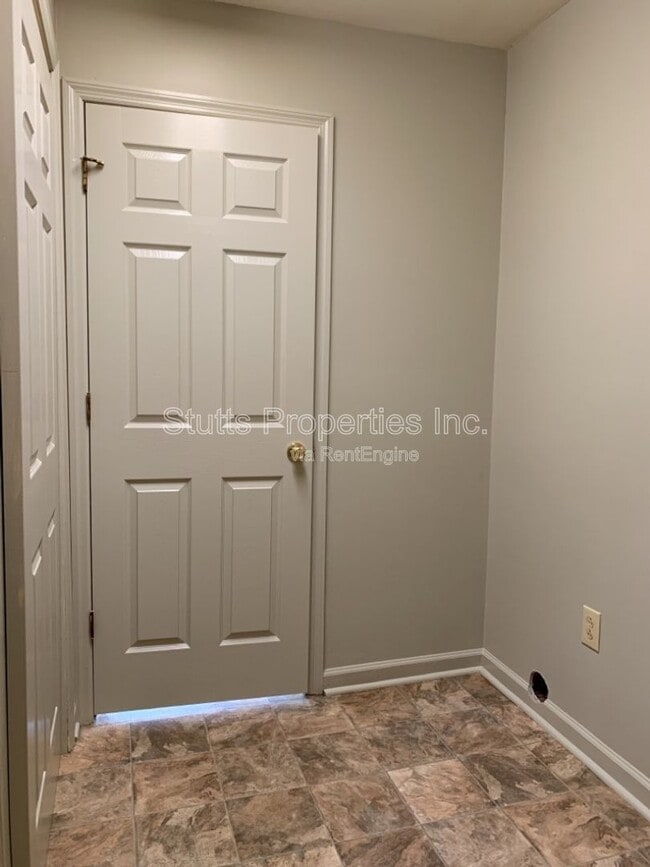 Building Photo - 14 Winston Square