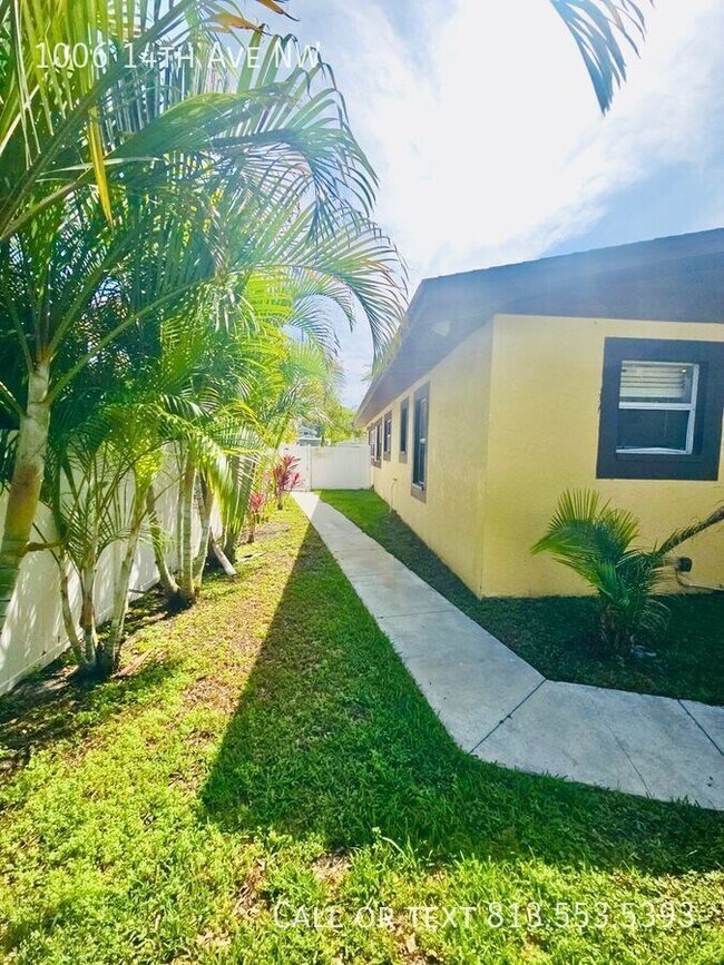 Building Photo - 1006 14th Ave NW