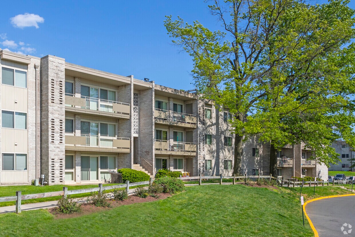 Riverside Plaza Apartments Oxon Hill