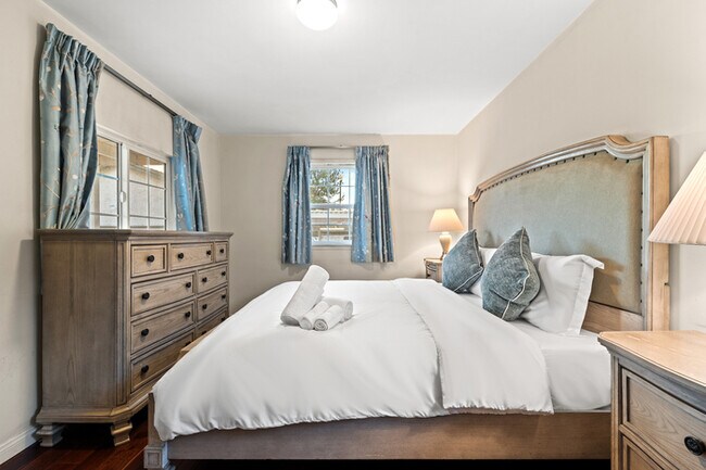 Building Photo - 1751 Belmont Ave