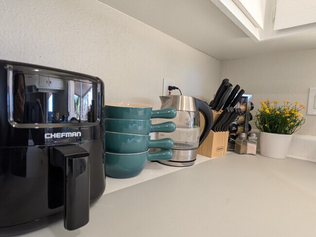 Building Photo - Cornell