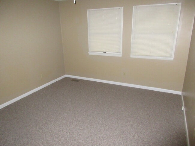 Building Photo - $1,780 - 3 Bedroom 1.5 Bathroom Unfurnishe...