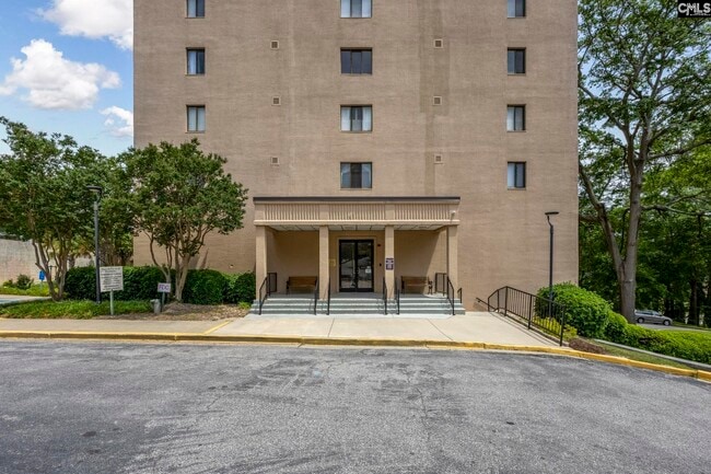 Building Photo - 1825 St Julian Pl