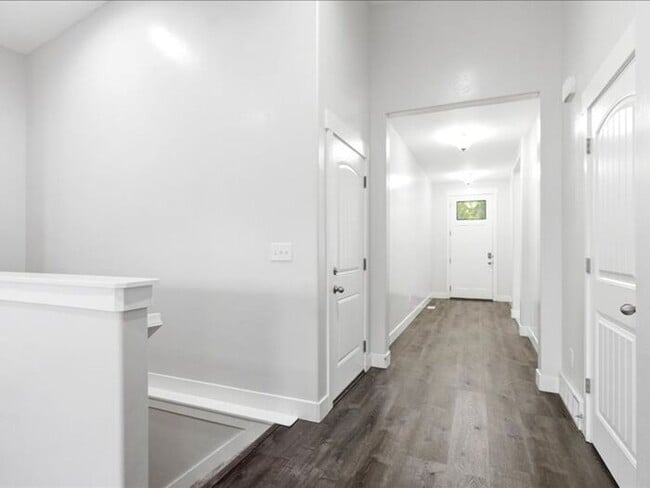 Building Photo - S Jordan-Beautiful 5 bed 3 bath family home