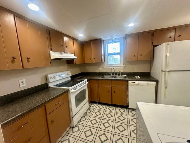 Building Photo - 6340 Commons Dr