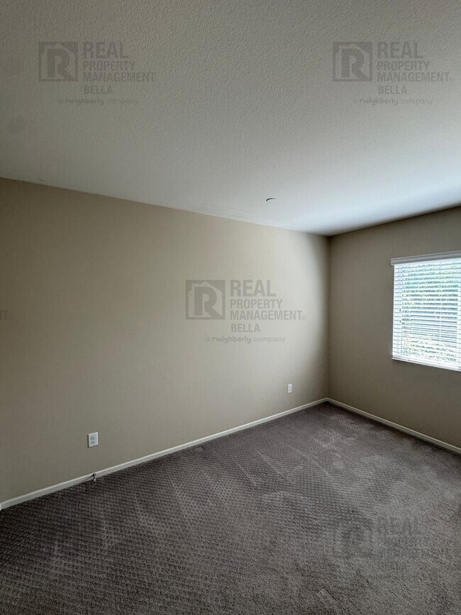 Building Photo - 31372 McKenna Ct