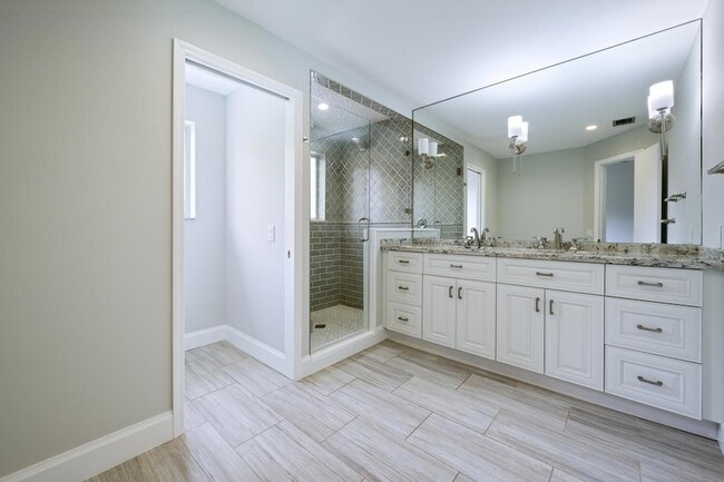 Building Photo - 6817 Via Regina