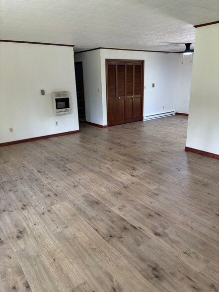 Building Photo - 221 Zenith Rd