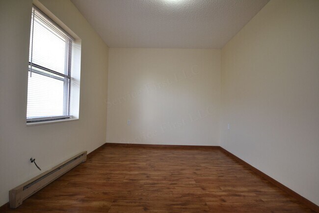 Building Photo - Warsaw Apartments