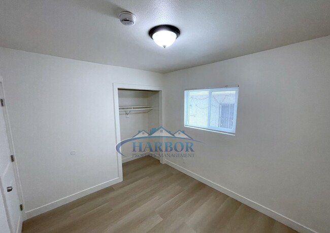 Building Photo - 840-842 1/2 W. Sepulveda Street