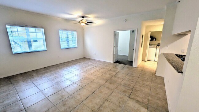 Building Photo - Annual Unfurnished 2/2 Condo in Downtown S...