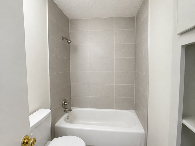 Building Photo - 1055 Anders Dr
