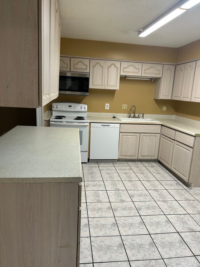 Building Photo - 3655 Haughton Ln