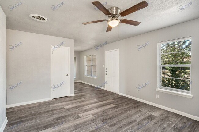 Building Photo - 811 Vogel St