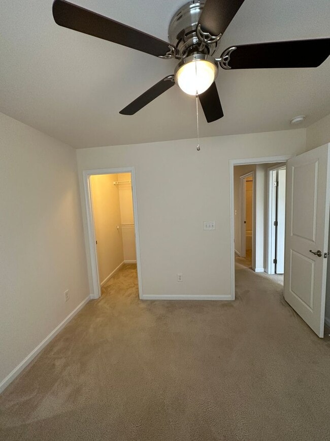 Building Photo - Townhome in Edison Square