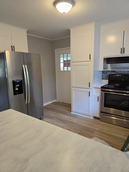 Building Photo - 700 Delverton Rd