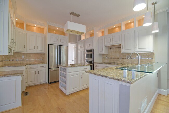 Building Photo - Beautiful 4BR, 3.5BA luxury home in Brookhaven