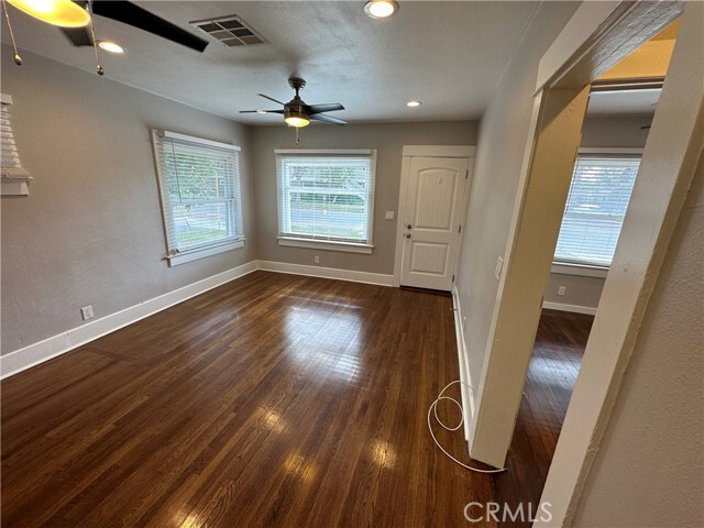 Building Photo - 633 W Maple Ave