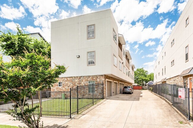 Building Photo - 4713 Virginia Ave