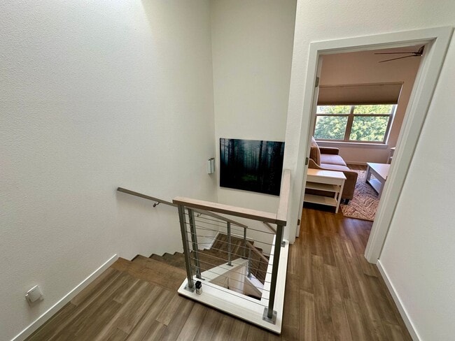 Building Photo - Move in ready - fully furnished condo in H...