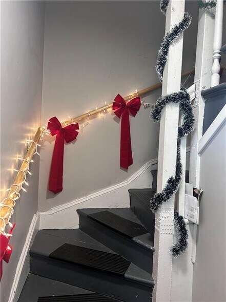 Building Photo - 306 Potters Ave