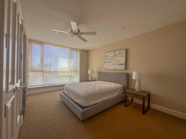 Building Photo - 5068 Scholarship