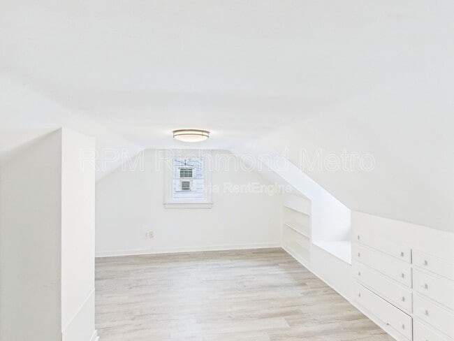 Building Photo - 3905 Larchmont Ln