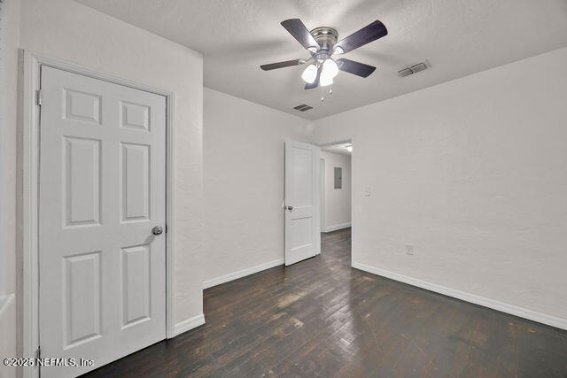 Building Photo - 6110 Lynnwood Ave