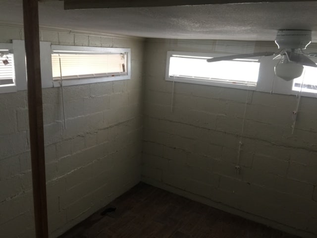 Building Photo - 3 bedrooms 2 bathrooms 1 car carport