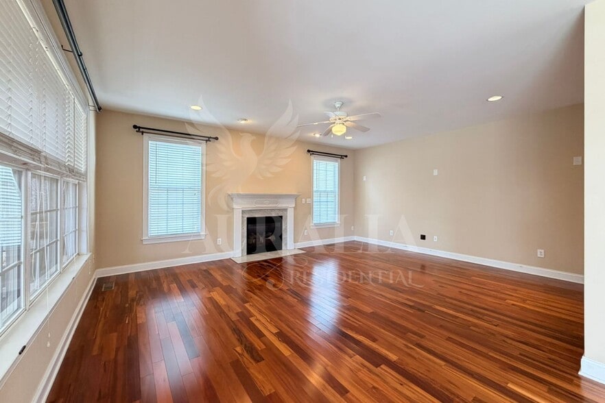 Building Photo - 101 Scotlow Way