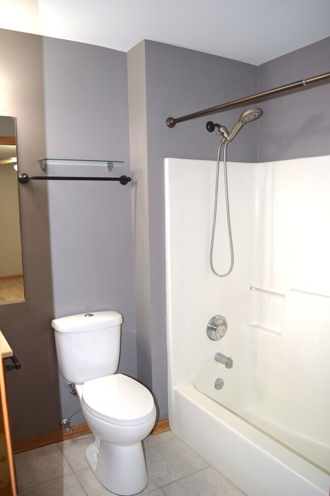 Building Photo - 800 Madison St