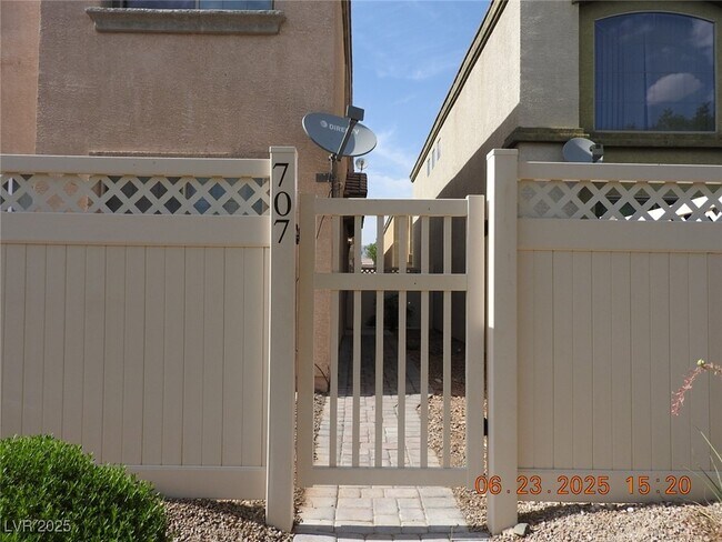 Building Photo - 707 W Sea Harbor Ct