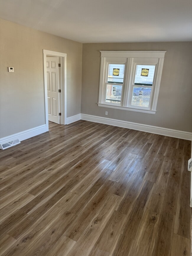 Building Photo - 724 Napoleon St