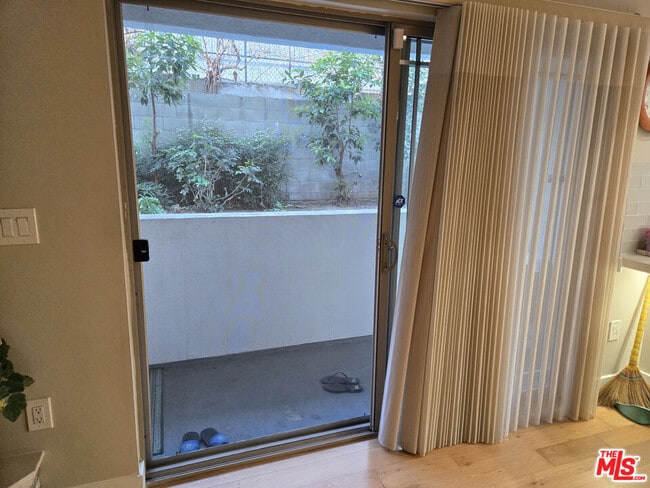 Building Photo - 4733 Elmwood Ave