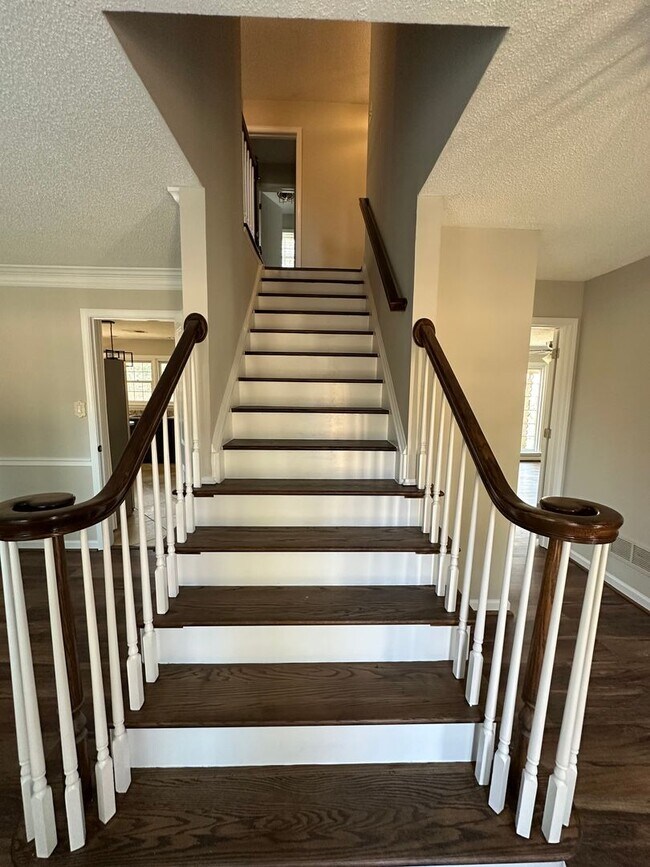 Building Photo - 2881 Wynford Dr S W