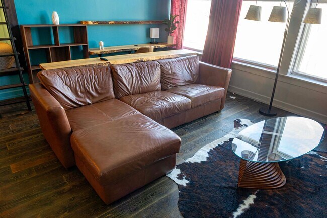 Building Photo - 204 N Walnut St