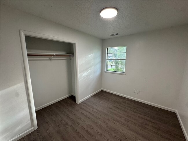 Building Photo - 1303 White Rd