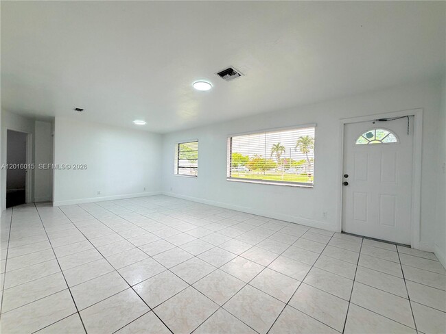 Building Photo - 1740 SW 47th Ave