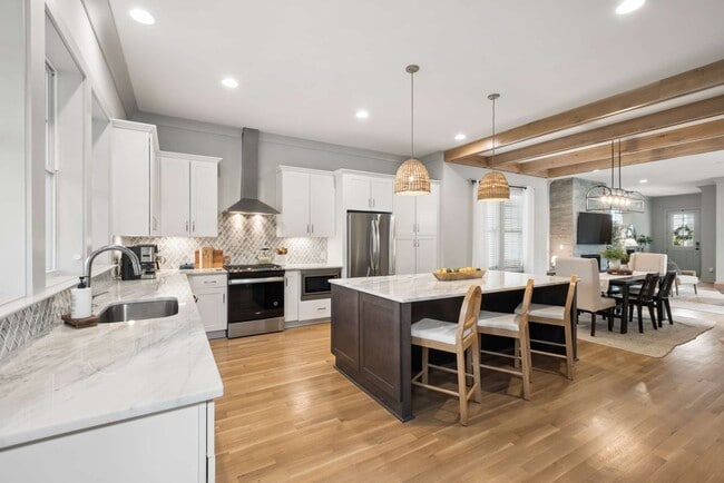 Building Photo - 6368 Alamo Pl